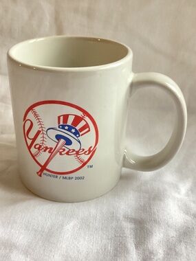 Vintage 2002 New York Yankees Coffee Mug Hunter MLB Baseball Logo White